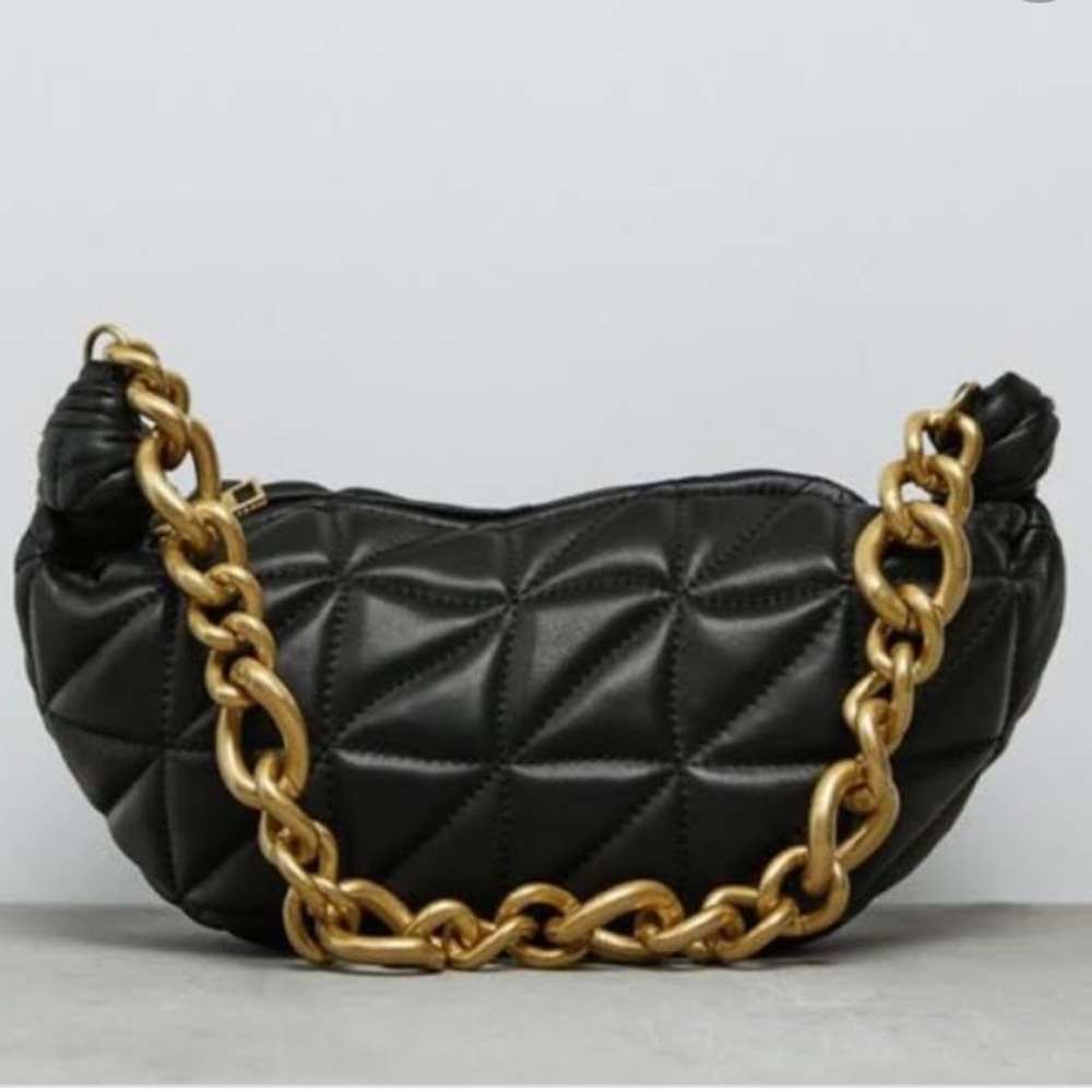 The quintessential Zara blogger purse